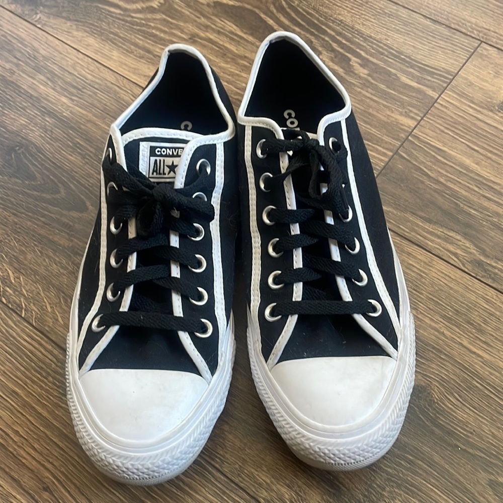 Converse All Stars - Women’s sz 9.5 Men’s sz 7.5